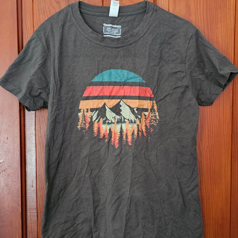Youth Xl mountain shirt